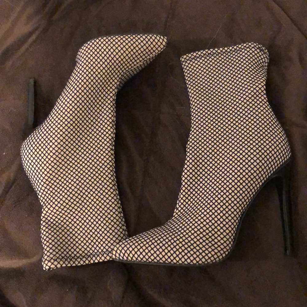 Steve Madden heals Size 7.5